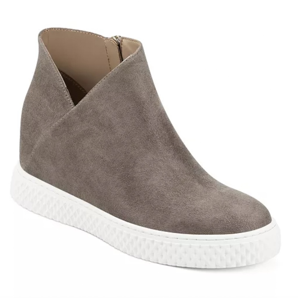 Never worn - Zip up ankle bootie